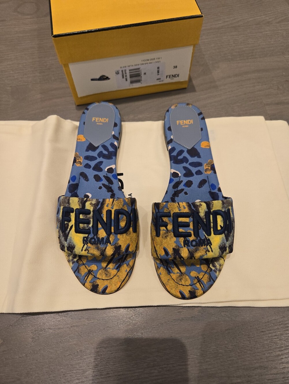 $680 Fendi Sunshine Logo Slide Sandals in Blue/Yellow EU 38 US 8 BNIB - Picture 6 of 8
